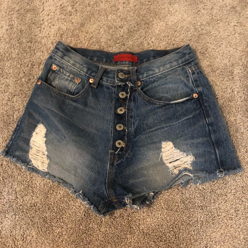 Signature 8 High Waisted Shorts